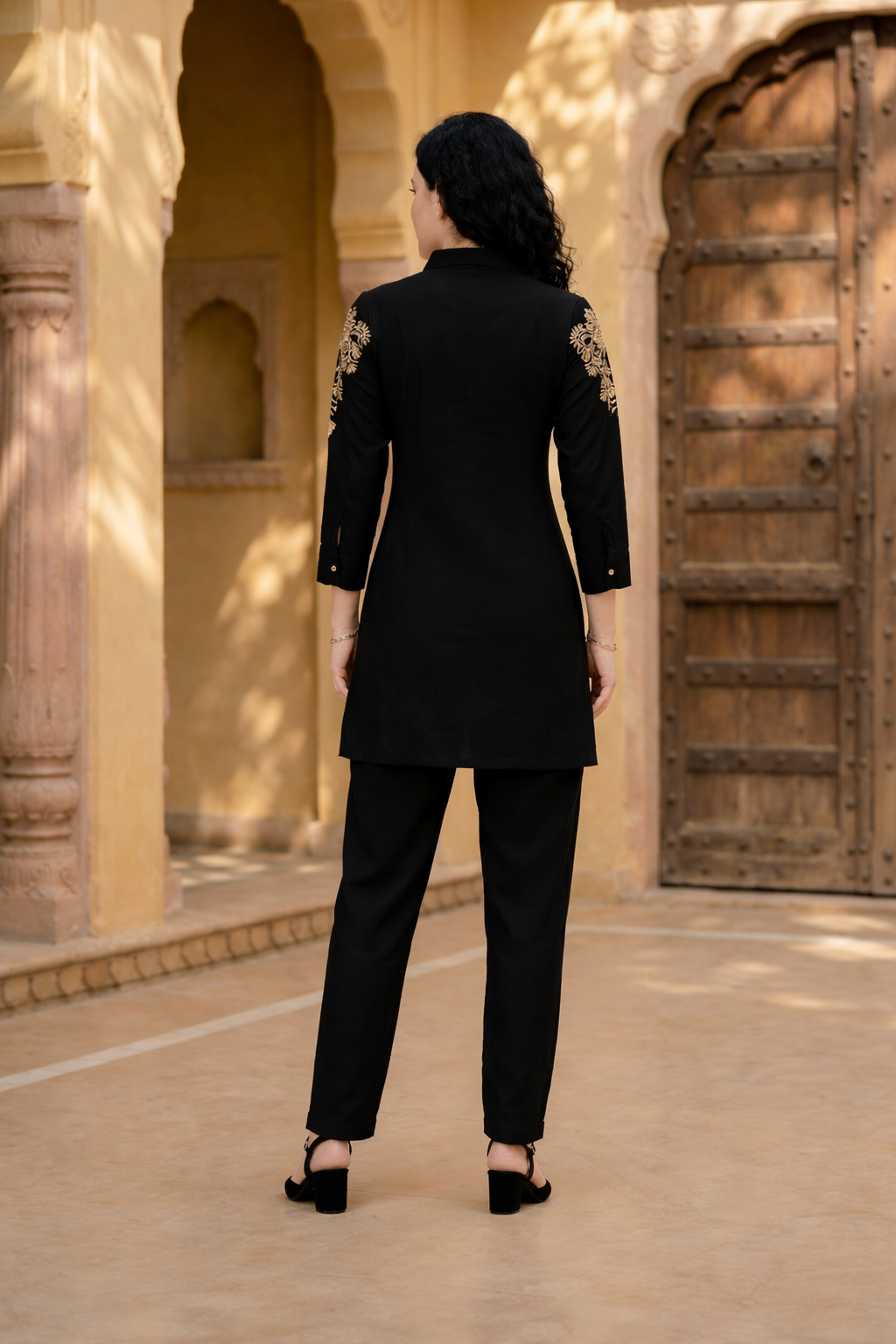 Zummer Women Black Floral Embroidered Rayon Co-Ord Set