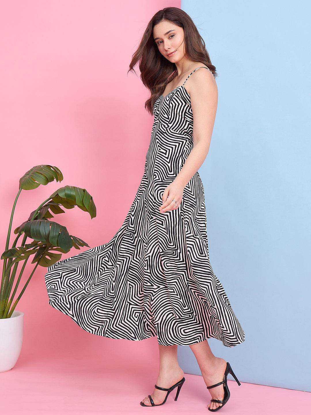 Zummer White & Black Printed Midi Dress